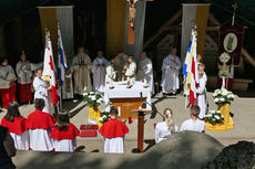 Festgottesdienst zum 1.000 Todestag des Heiligen Heimerads auf dem Hasunger Berg (Foto: Karl-Franz Thiede) Festgottesdienst zum 1.000 Todestag des Heiligen Heimerads auf dem Hasunger Berg (Foto: Karl-Franz Thiede)